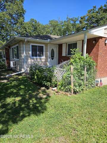 18 Dove Street, Manchester, NJ 08759