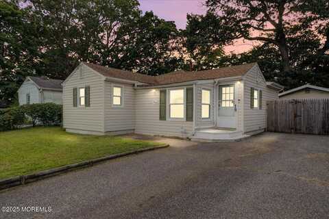 908 Bowling Green Drive, Toms River, NJ 08753
