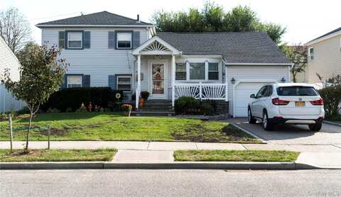 3558 Roanoke Street, Seaford, NY 11783