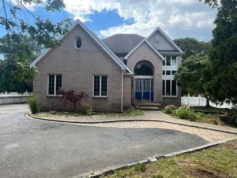 21b Hart Place, Dix Hills, NY 11746