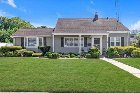 49 Princeton Place, Merrick, NY 11566