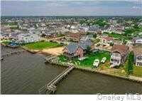 49 W Bayview Avenue W, Lindenhurst, NY 11757