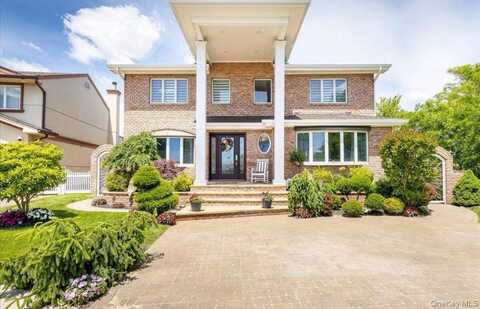 189 Philips Place, Oceanside, NY 11572