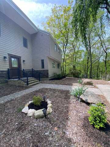 64 HOLLOW ROAD Hollow, Stony Brook, NY 11790