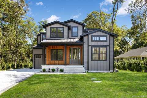 265 Arshamomaque Avenue, Southold, NY 11971