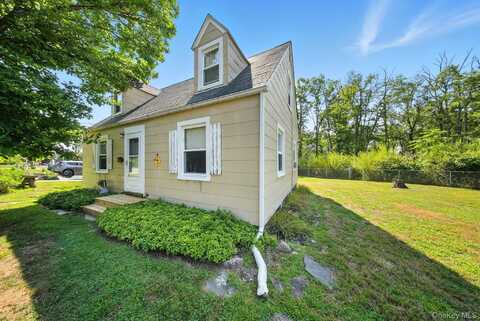242 1/2 W Main Street, Middletown, NY 10940