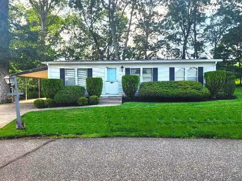 1407 Middle Road, Calverton, NY 11933
