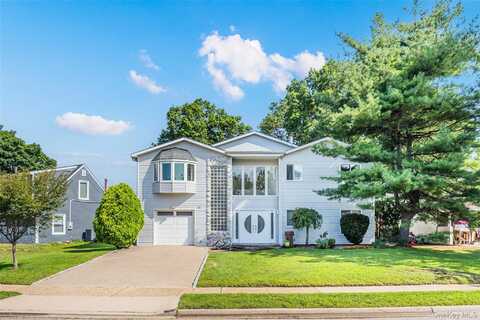 19 Wayside Lane, Wantagh, NY 11793