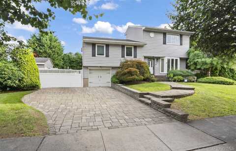 52 Pickwick Drive N, Syosset, NY 11791