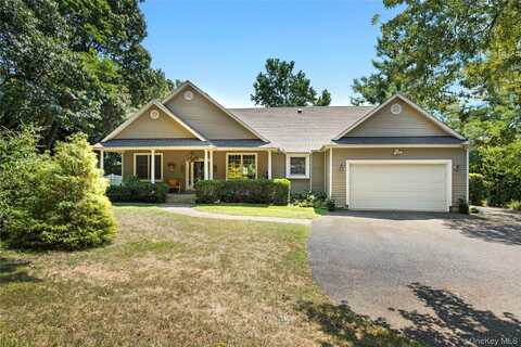 41 Park Drive, Riverhead, NY 11901