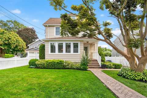 26 9th Street, Locust Valley, NY 11560