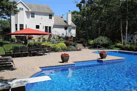10 Messina Avenue, Center Moriches, NY 11934