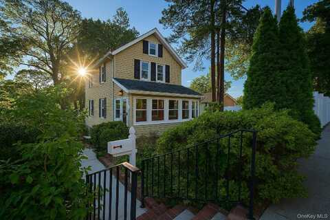 5 Charles Place, Huntington Station, NY 11746