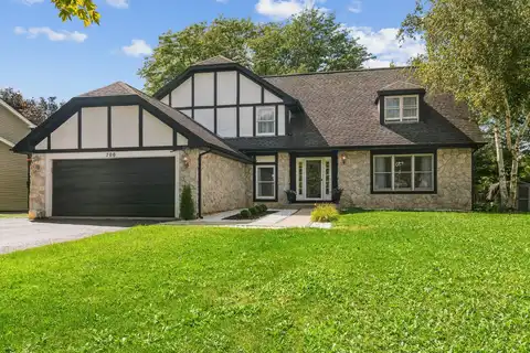 700 Fairfield Lane, Algonquin, IL 60102