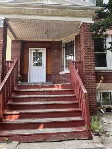 4210 W Kamerling Avenue, Chicago, IL 60651