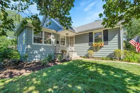 915 N Eagle Street, Naperville, IL 60563