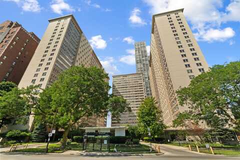 3950 N Lake Shore Drive, Chicago, IL 60613
