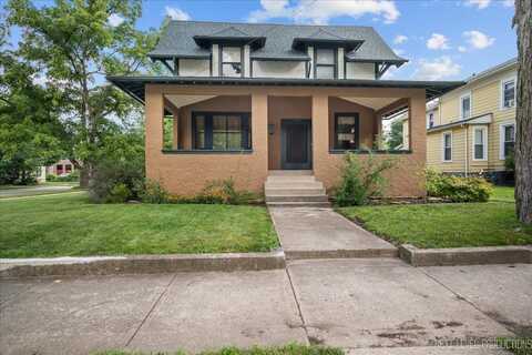 523 W Downer Place, Aurora, IL 60506
