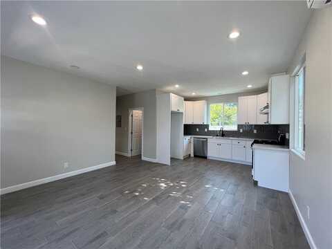 924 W Chestnut Avenue, Santa Ana, CA 92703