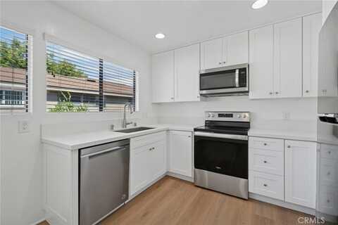 82 Streamwood, Irvine, CA 92620