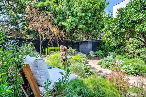 7451 Midfield Avenue, Los Angeles, CA 90045