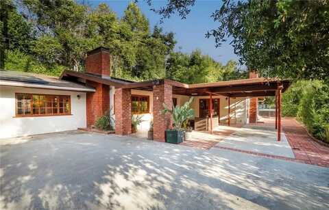 19130 Charles Street, Tarzana, CA 91356