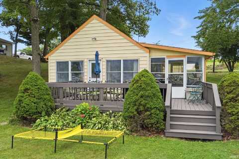 0715 E 680 S, Wolcottville, IN 46795