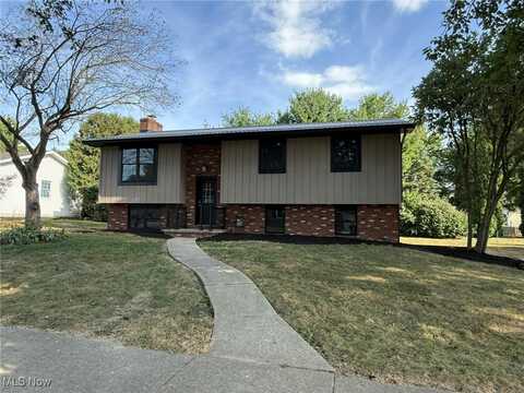 475 Lockport Avenue SW, New Philadelphia, OH 44663