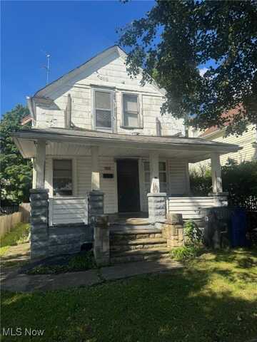 8323 Connecticut Avenue, Cleveland, OH 44105