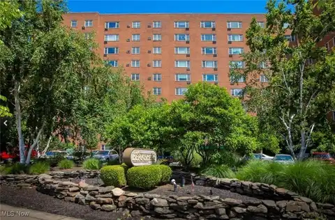 11820 Edgewater Drive unit: 415, Lakewood, OH 44107