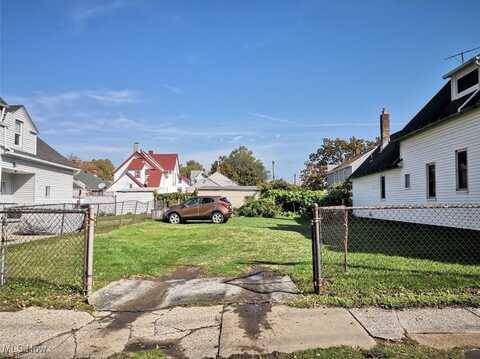 E 32nd Street, Cleveland, OH 44114