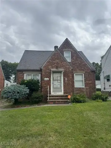 15705 Throckley Avenue, Cleveland, OH 44128