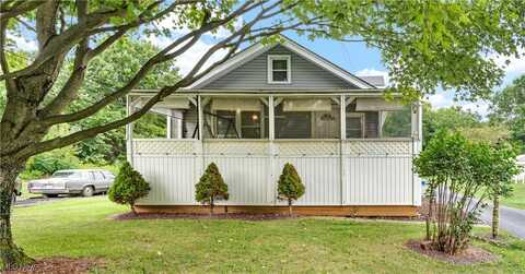 5202 Center Road, Lowellville, OH 44436