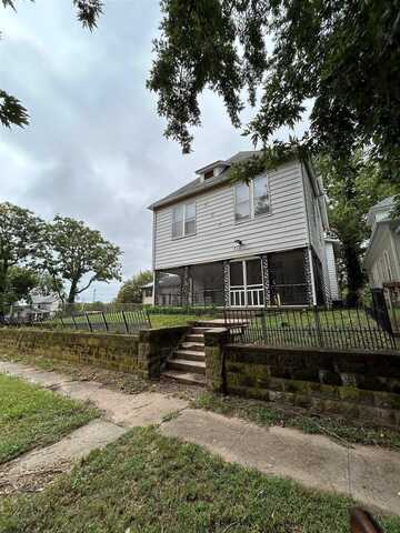 315 East Central, Arkansas City, KS 37005