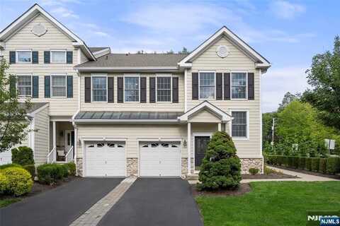 38 Pheasant Run, Old Tappan, NJ 07675