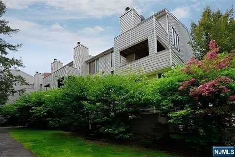 806 Spinnaker Court, Secaucus, NJ 07094