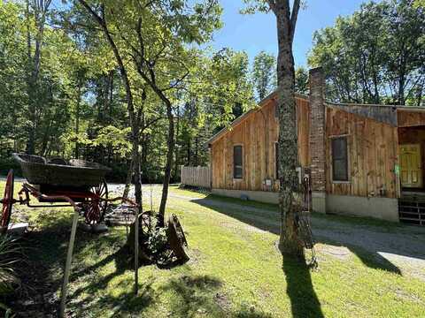 17 South Hill Street, Ludlow, VT 05149