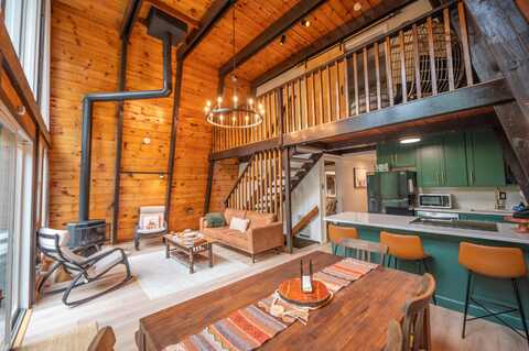 275 Pam's Hill Road, Wardsboro, VT 05355
