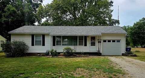 818 S Pine Street, Nowata, OK 74048