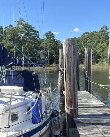 6020 Harbour Way, Oriental, NC 28571