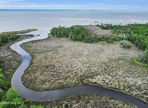 681 Sandy Point Drive N, Beaufort, NC 28516