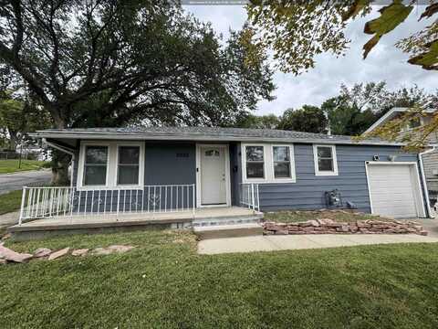 2020 McDonald St, Sioux City, IA 51104