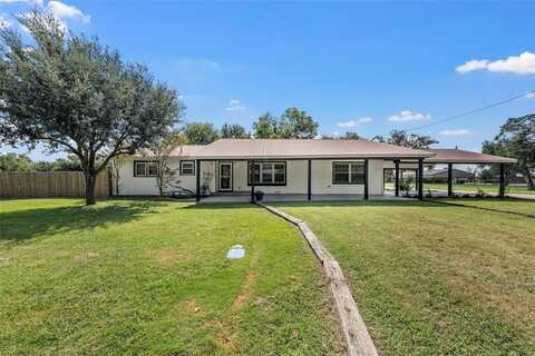 703 E Hackberry Street, Lott, TX 76656