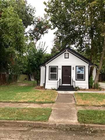 204 S Walnut Street, Cleburne, TX 76033