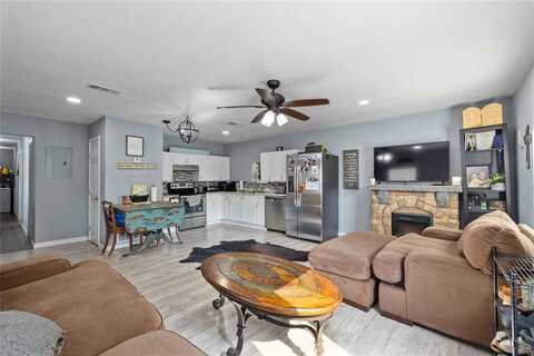 1005 S Mary Street, Comanche, TX 76442