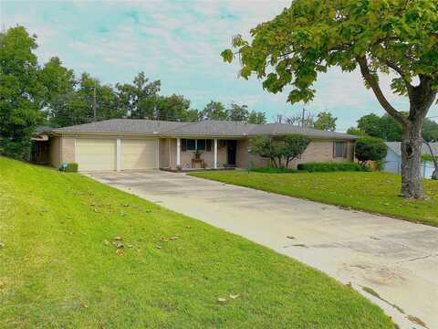 202 Vernon Castle Avenue, Benbrook, TX 76126