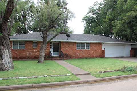 610 W Eden Street, Munday, TX 76371