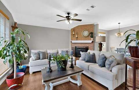 500 Glenwood Drive, Lancaster, TX 75146