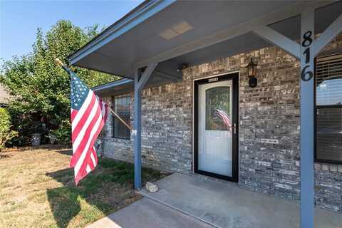 816 Jennifer Court, Sanger, TX 76266