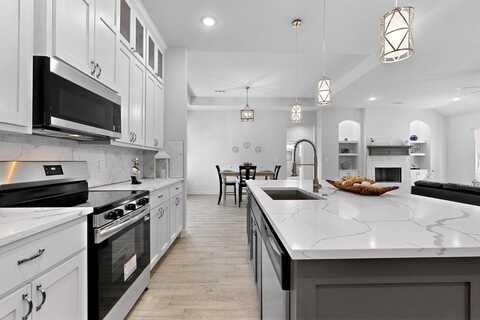 603 W Hayes Street, Savoy, TX 75479